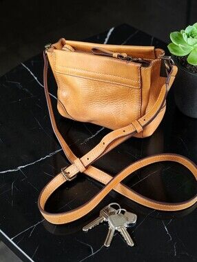 FRYE Charlie Small Leather Crossbody Bag – Cognac / Tan